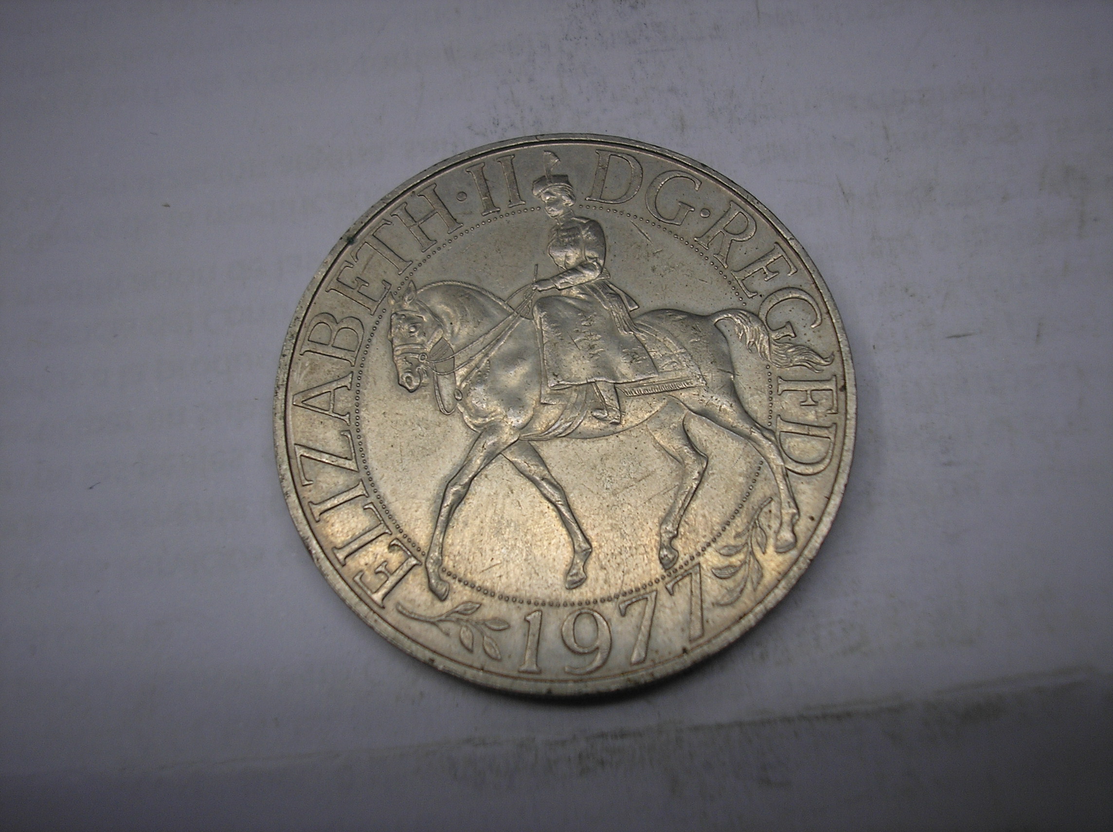 GRAN BRETAÑA,1 CORONA DE METAL DE 1977. 25 AÑOS